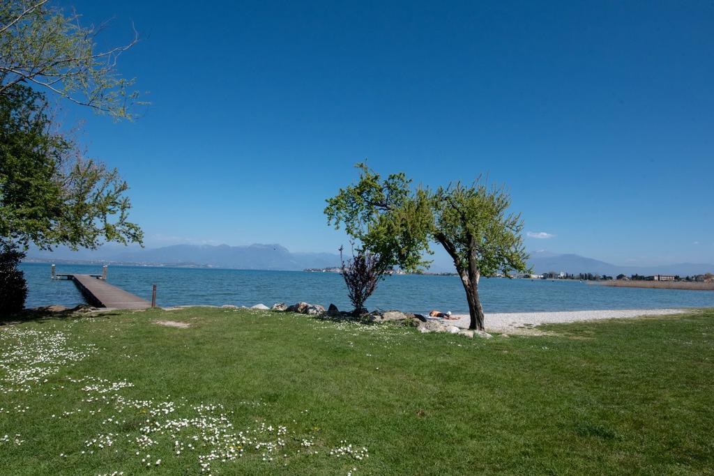 Appartamento Spiaggia Brema Sirmione Exterior photo