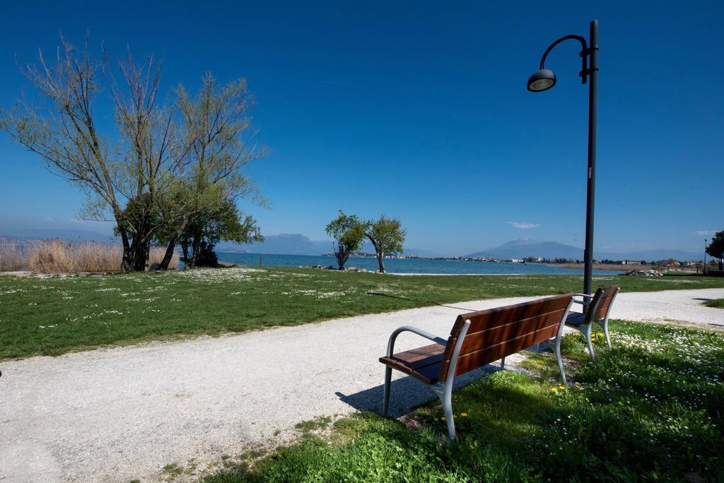 Appartamento Spiaggia Brema Sirmione Exterior photo